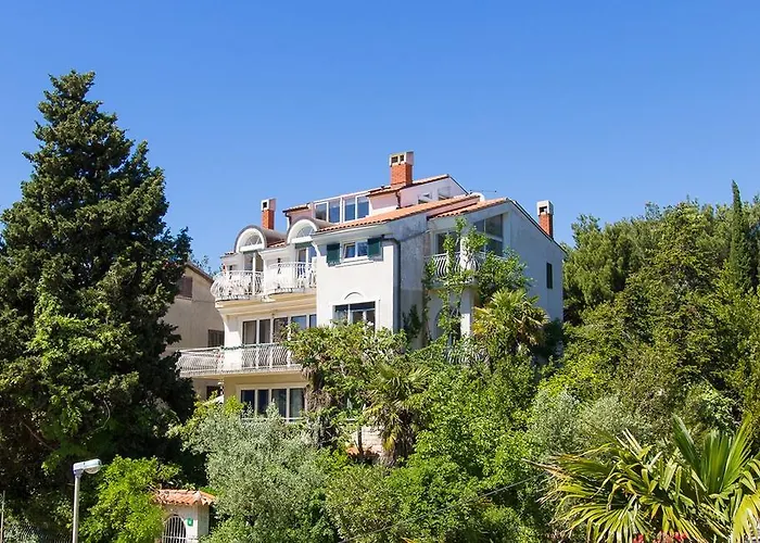 Laura Апартаменты *