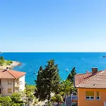 Laura Apartmán *