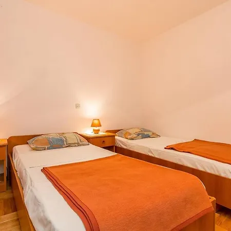 Apartman Laura *