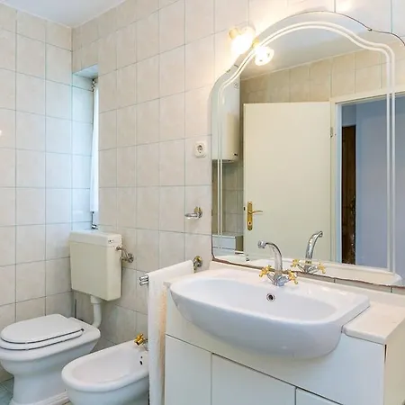 Apartman Laura *