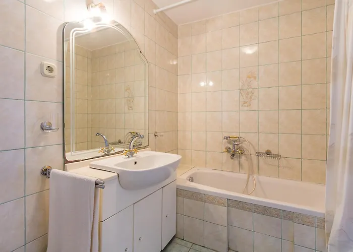 아파트 Laura